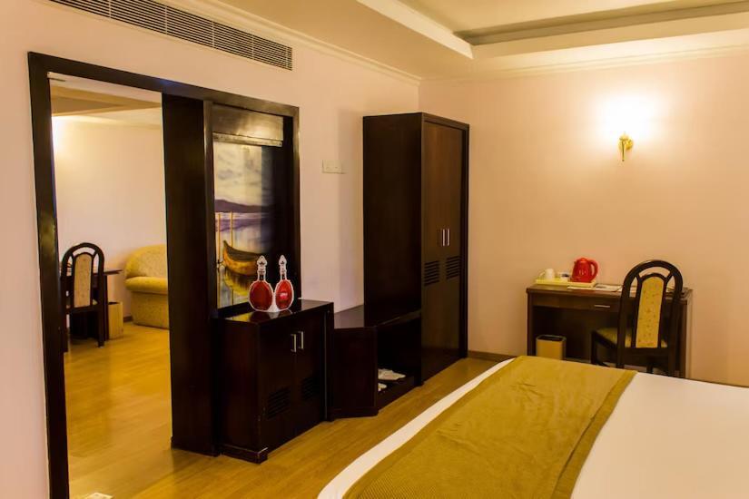The Quilon Beach Hotel And Convention Center Kollam Exterior foto