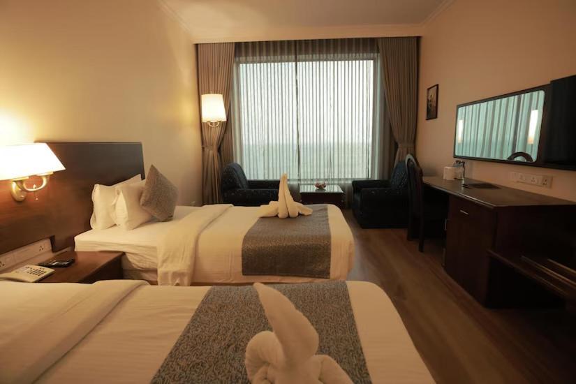 The Quilon Beach Hotel And Convention Center Kollam Exterior foto