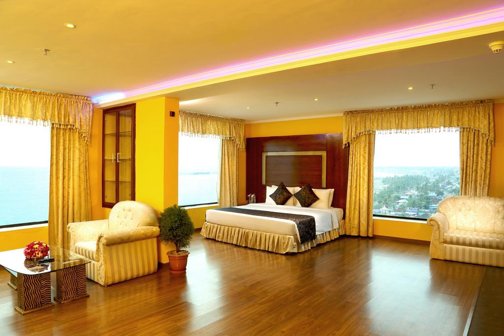 The Quilon Beach Hotel And Convention Center Kollam Exterior foto