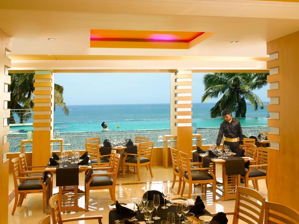 The Quilon Beach Hotel And Convention Center Kollam Exterior foto